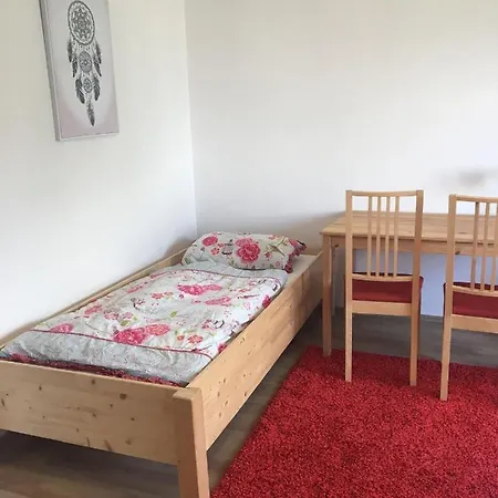 Mayen, Im Mohren, Nr2, Waldrand, Nahe Nurburgring & Burg Eltz, Gemeinschaftsbad ホームステイ *