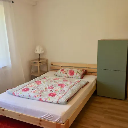 Homestay Mayen, Im Mohren, Nr2, Waldrand, Nahe Nurburgring & Burg Eltz, Gemeinschaftsbad *